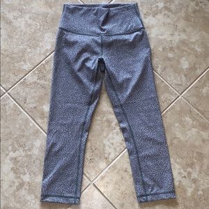 Never worn Lululemon Wunder Under Crop